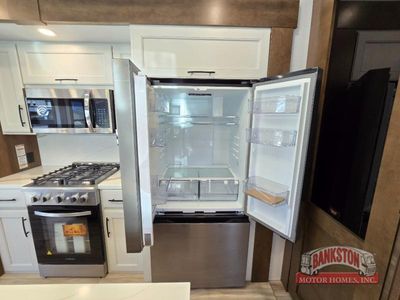 2026 Montana 3100RL - Photo 15