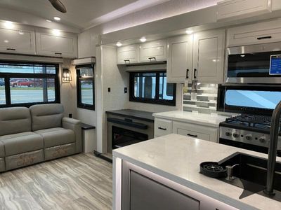2026 Jayco Pinnacle — photo 10 view