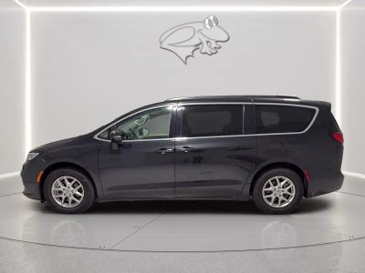 2022 Chrysler Pacifica — side profile view