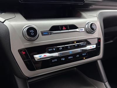 2022 Ford Explorer — photo 12 view