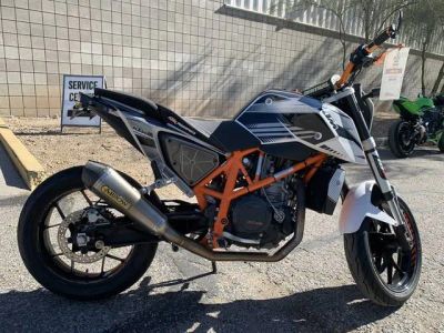 2014 KTM 690 Duke — front three-quarter view
