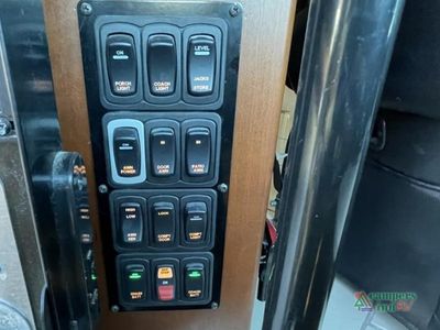 2012 Winnebago Ellipse — photo 11 view