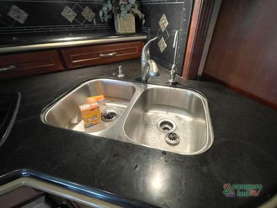 2012 Winnebago Ellipse — photo 34 view
