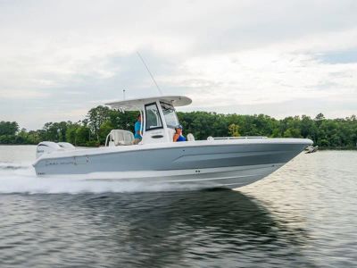 2025 Sea Hunt Escape 28 — front three-quarter view