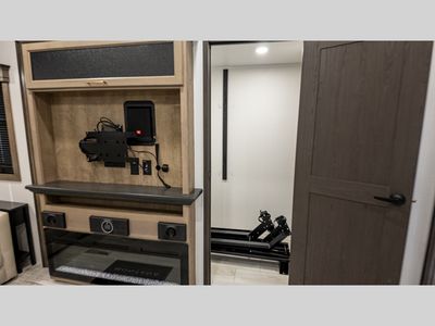 2025 Keystone RV Montana - Photo 32