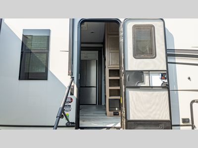 2025 Keystone RV Montana - Photo 15