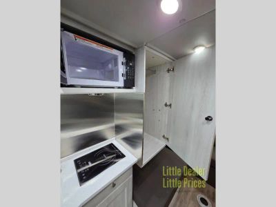 2025 Roadtrek Roadtrek — photo 17 view