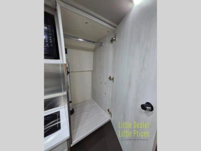 2025 Roadtrek Roadtrek — photo 18 view