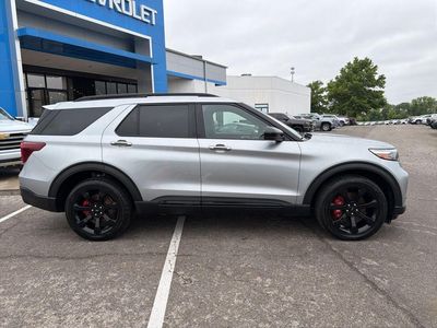 2022 Ford Explorer - Photo 2