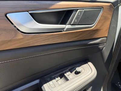 2026 Volkswagen Atlas — photo 13 view