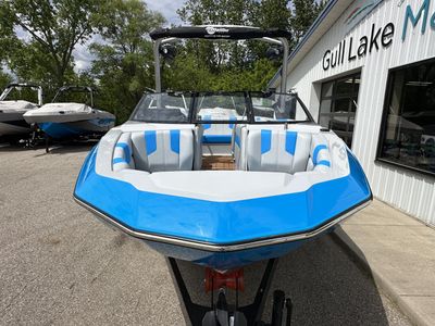 2025 Malibu 21 LX - Photo 2