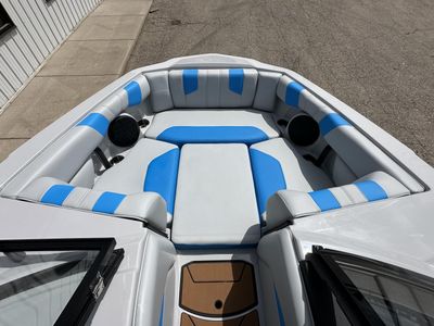 2025 Malibu 21 LX - Photo 13