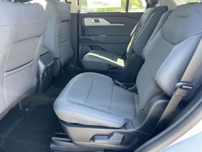 2026 Ford Explorer — photo 8 view