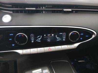 2025 Genesis GV70 — photo 18 view