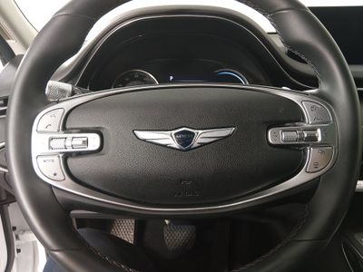 2025 Genesis GV70 — photo 12 view