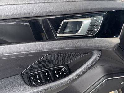 2023 Porsche Panamera - Photo 18