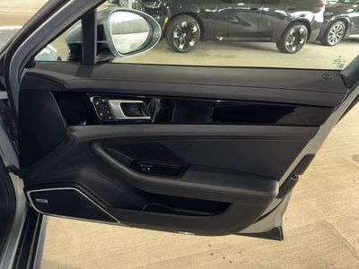 2023 Porsche Panamera - Photo 9