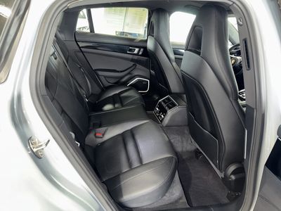 2023 Porsche Panamera - Photo 12