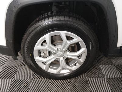 2024 Jeep Compass — photo 10 view