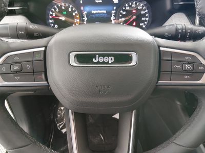 2024 Jeep Compass — photo 12 view