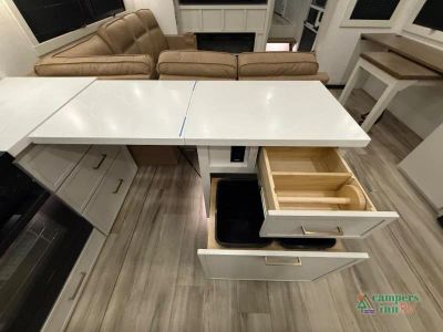 2027 Brinkley Model Z — photo 18 view