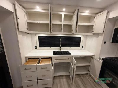 2027 Brinkley Model Z — photo 11 view