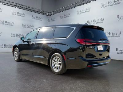 2024 Chrysler Pacifica — detail view