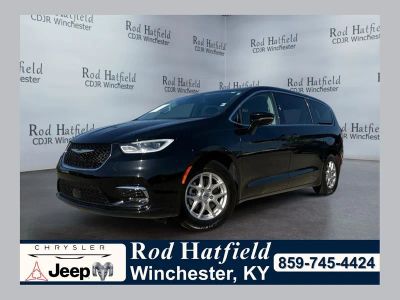 2024 Chrysler Pacifica Touring L in Diamond Black Crystal Pearlcoat — front three-quarter view