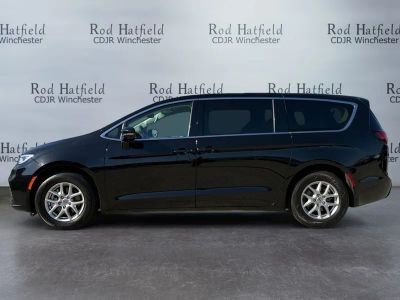 2024 Chrysler Pacifica — side profile view