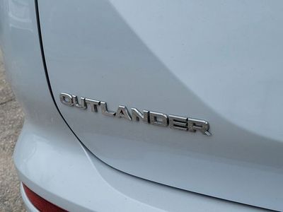 2023 Mitsubishi Outlander - Photo 9