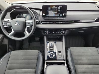 2023 Mitsubishi Outlander - Photo 16