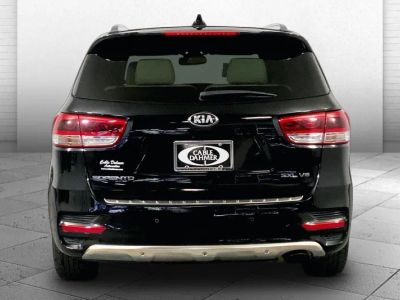 2016 Kia Sorento — rear three-quarter view