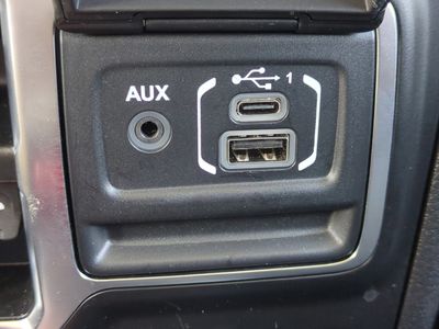 2025 Jeep Wrangler - Photo 24