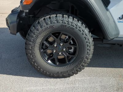 2025 Jeep Wrangler - Photo 11
