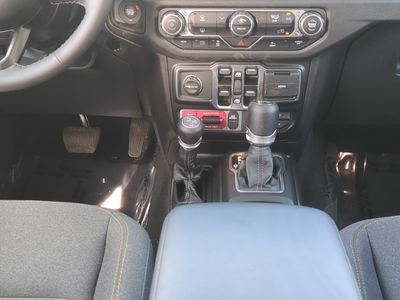 2025 Jeep Wrangler - Photo 21