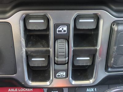 2025 Jeep Wrangler - Photo 25