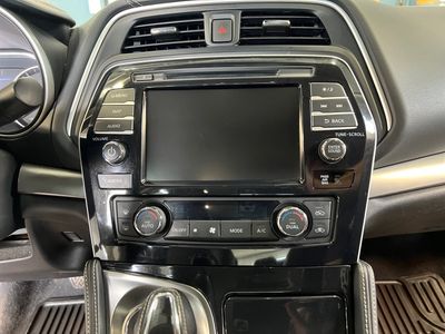 2023 Nissan Maxima — photo 9 view