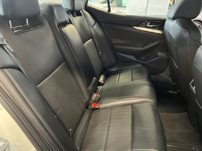 2023 Nissan Maxima — photo 10 view