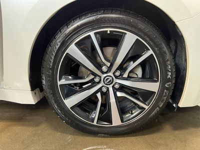 2023 Nissan Maxima — photo 12 view