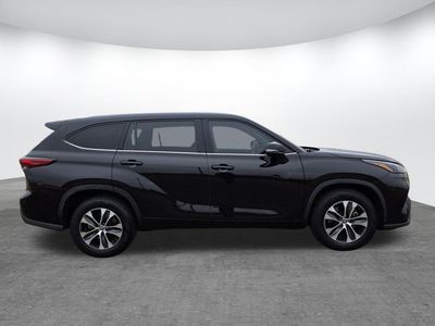 2022 Toyota Highlander - Photo 3
