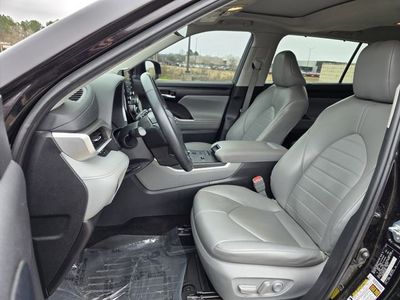 2022 Toyota Highlander - Photo 12