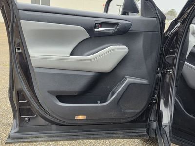 2022 Toyota Highlander - Photo 14