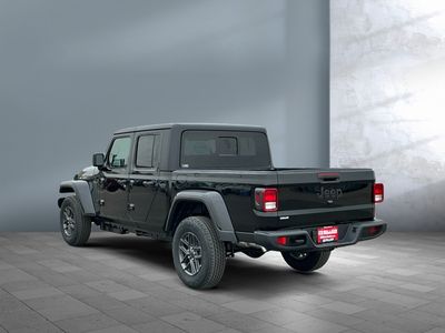 2026 Jeep Gladiator - Photo 4