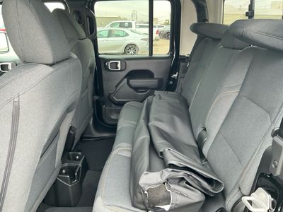 2026 Jeep Gladiator - Photo 17