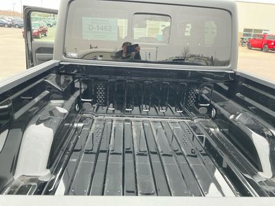 2026 Jeep Gladiator - Photo 18