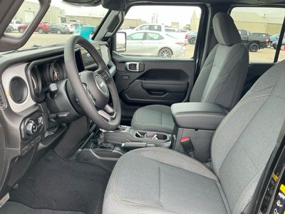 2026 Jeep Gladiator - Photo 10