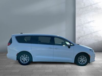 2022 Chrysler Voyager - Photo 7