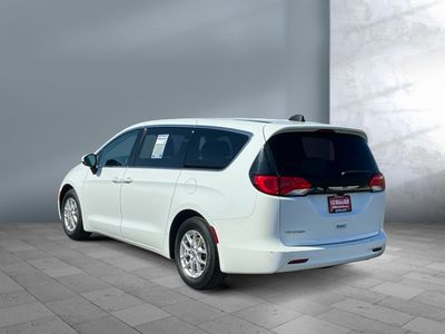 2022 Chrysler Voyager - Photo 4
