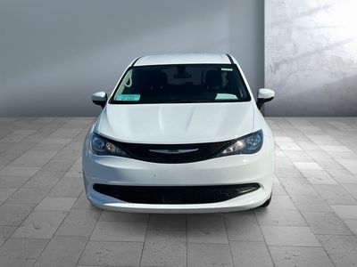 2022 Chrysler Voyager - Photo 2