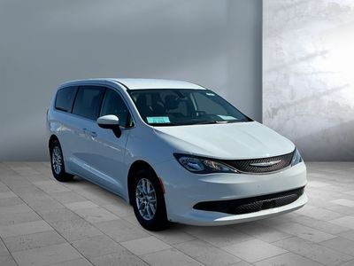 2022 Chrysler Voyager - Photo 8
